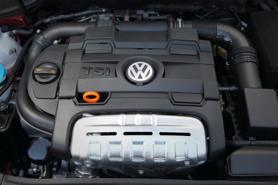  Volkswagen Golf Cabrio 2011 года  (фото 45 из 69)